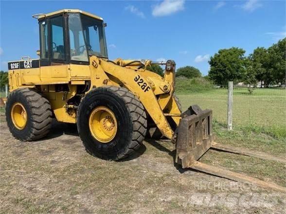 CAT 928F Kolesové nakladače