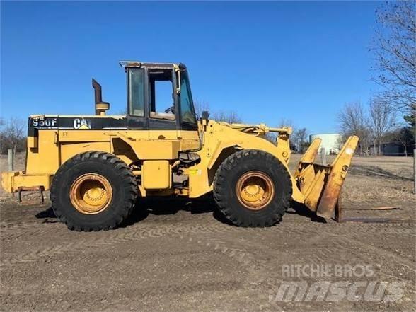 CAT 950F Kolesové nakladače
