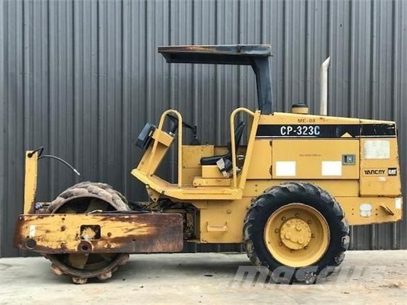 CAT CP-323C Ťahačové valce