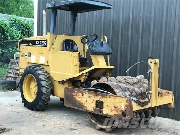 CAT CP-323C Ťahačové valce