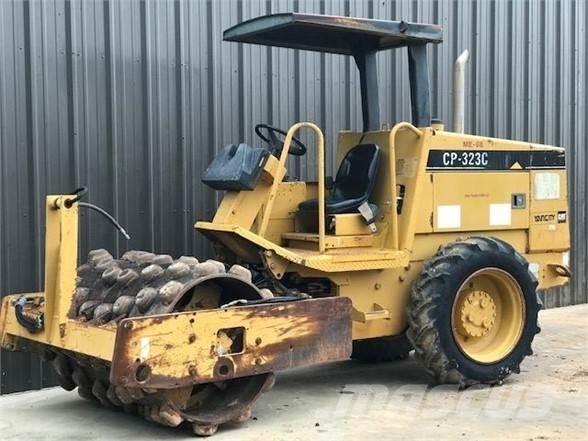 CAT CP-323C Ťahačové valce