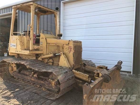 CAT D3B Pásové dozéry