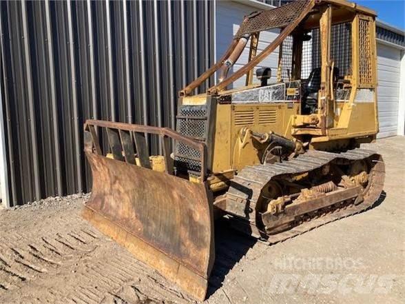 CAT D3C Pásové dozéry