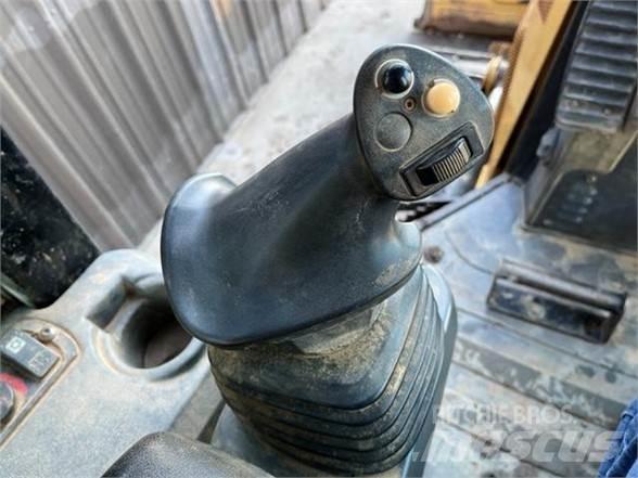 CAT D3K2 Pásové dozéry