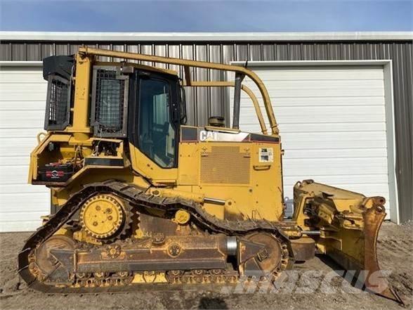 CAT D5M XL Pásové dozéry