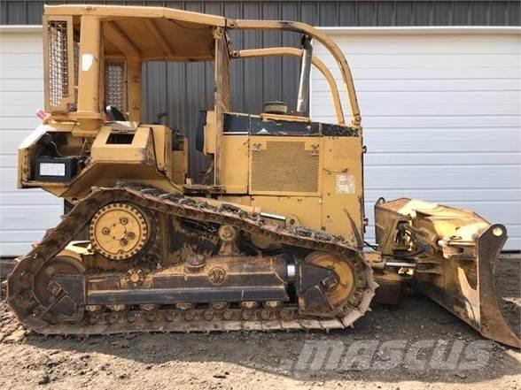 CAT D5M XL Pásové dozéry