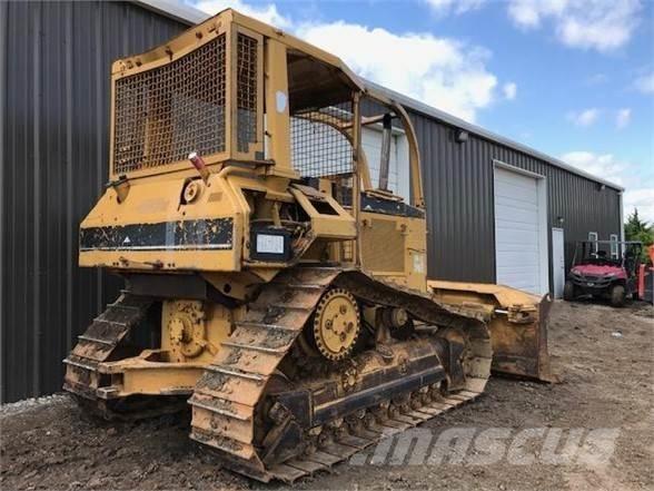 CAT D5M XL Pásové dozéry