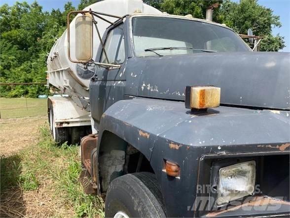 Ford F800 Cisternové nákladné vozidlá
