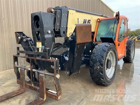 JLG 1055 Teleskopické manipulátory