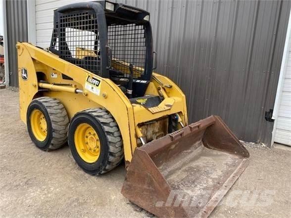 John Deere 315 Šmykom riadené nakladače
