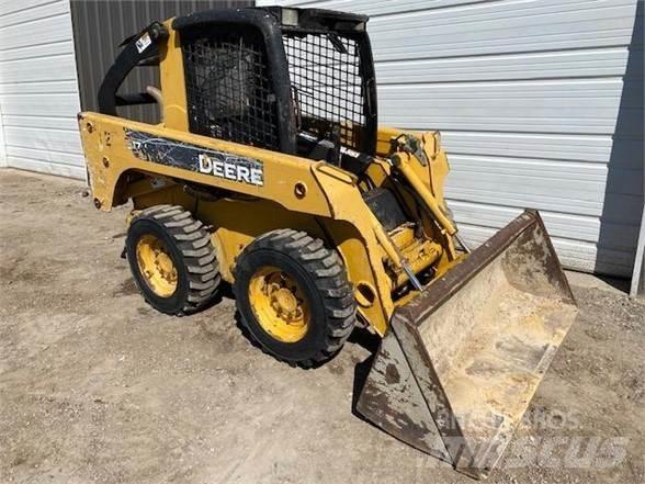 John Deere 317 Šmykom riadené nakladače