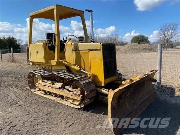 John Deere 450 Pásové dozéry
