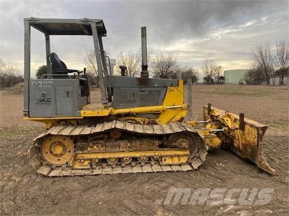 Komatsu D32P-1 Pásové dozéry