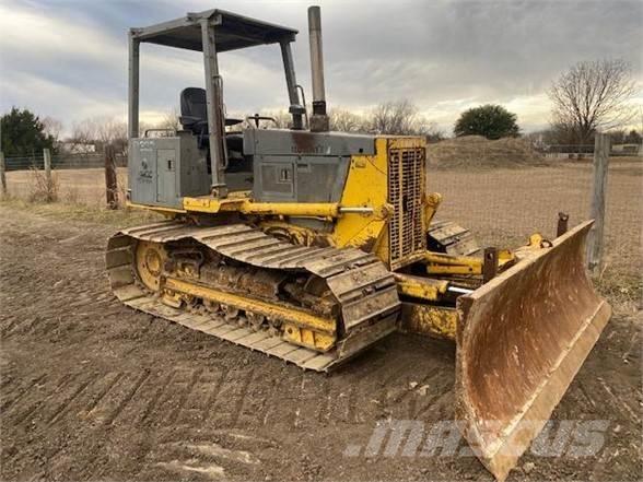 Komatsu D32P-1 Pásové dozéry