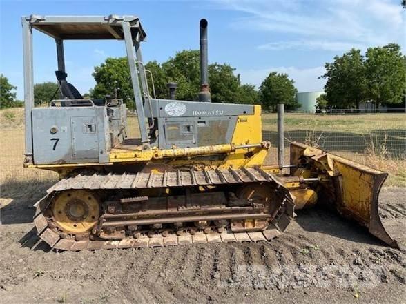 Komatsu D32P-1 Pásové dozéry