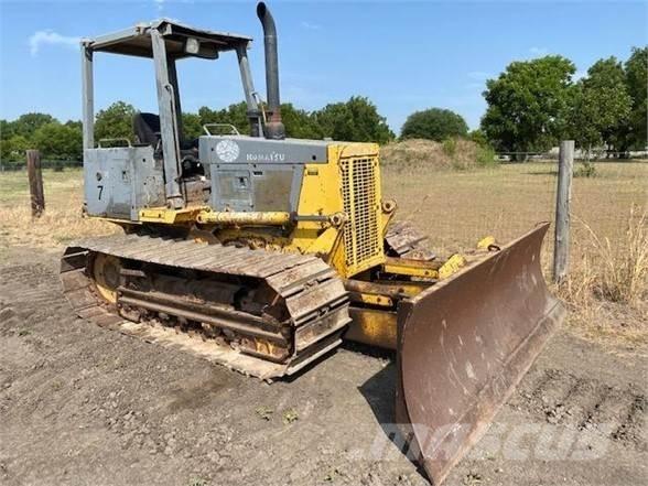 Komatsu D32P-1 Pásové dozéry