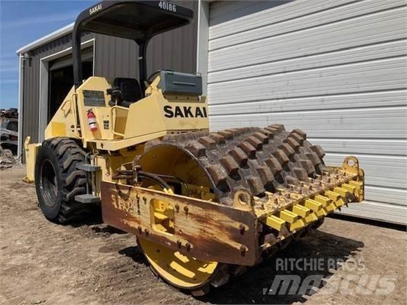 Sakai SV410 Ťahačové valce