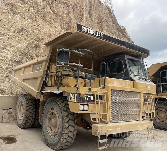 CAT 771D Stavebné sklápače