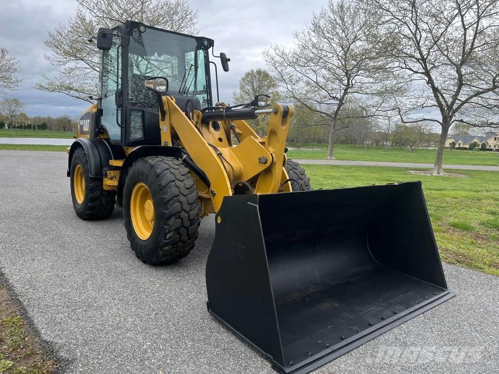CAT 908M Kolesové nakladače