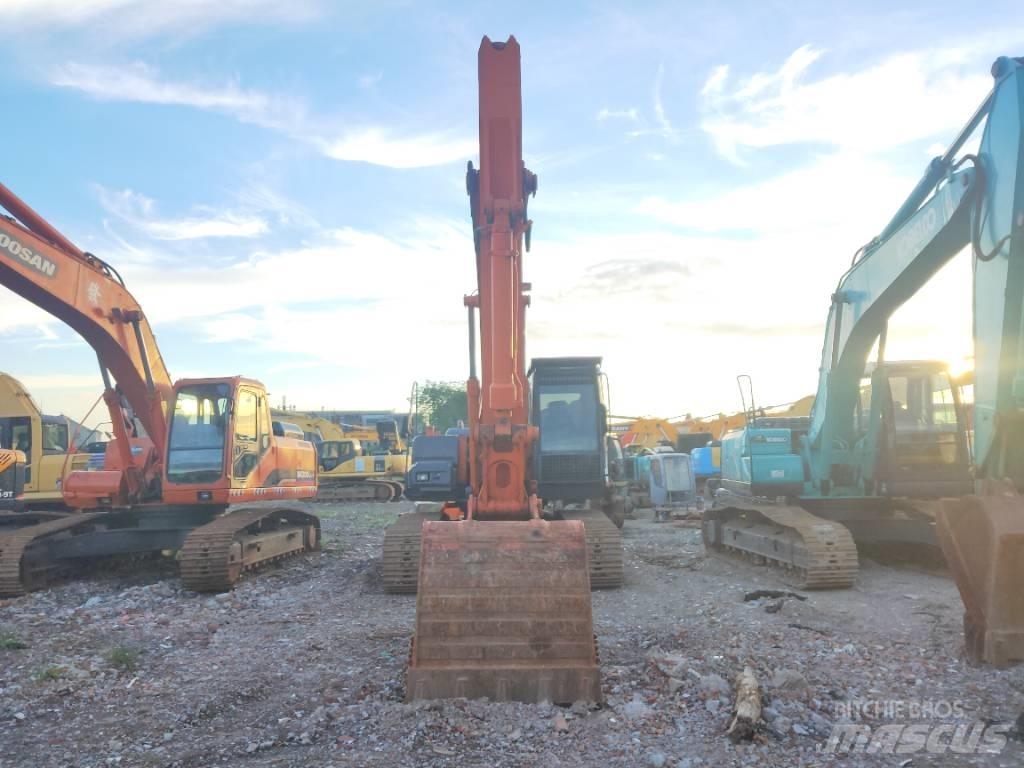 Hitachi ZX 210 Pásové rýpadlá
