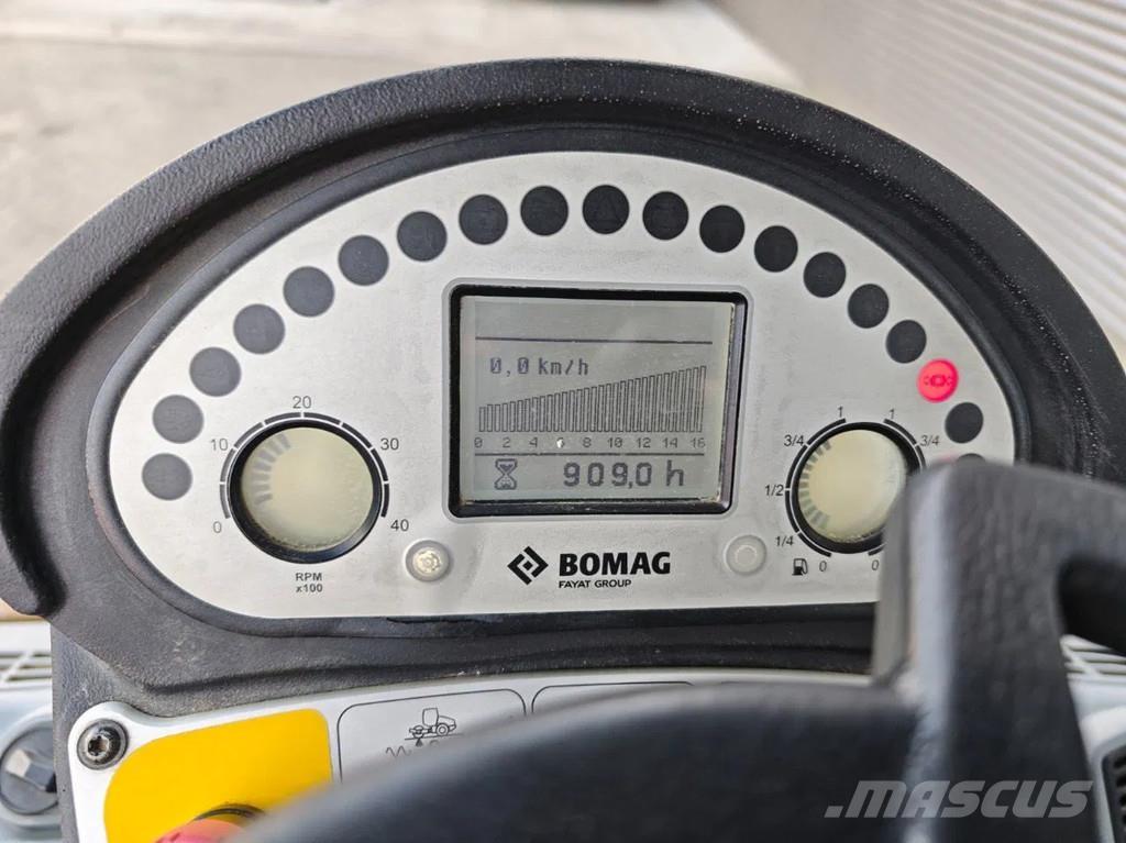 Bomag BW 177 D-5 Pneumatikové valce