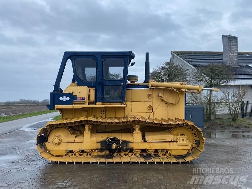 Komatsu D 85 P Pásové dozéry