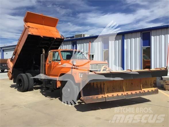 Ford F800 Posýpače soli a piesku