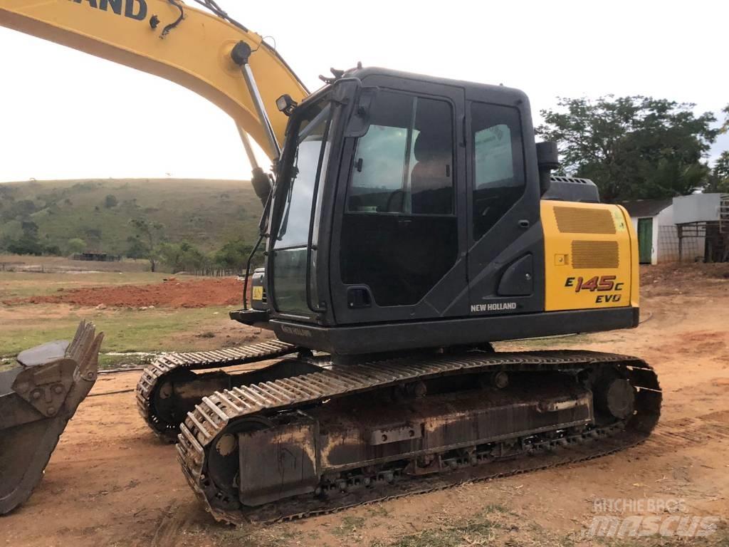 New Holland E 145 Pásové rýpadlá