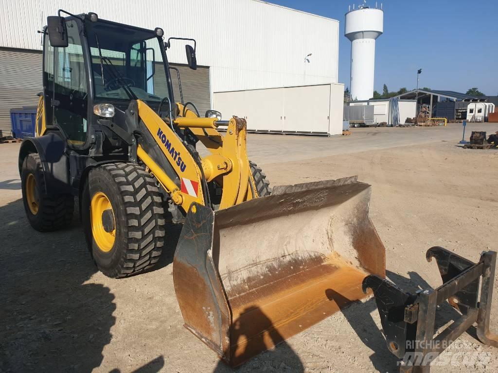 Komatsu WA80M-8E0 Kolesové nakladače
