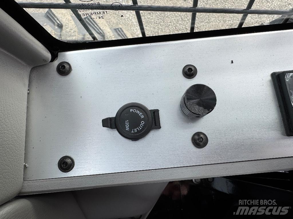  HPS SK1100 Šmykom riadené nakladače