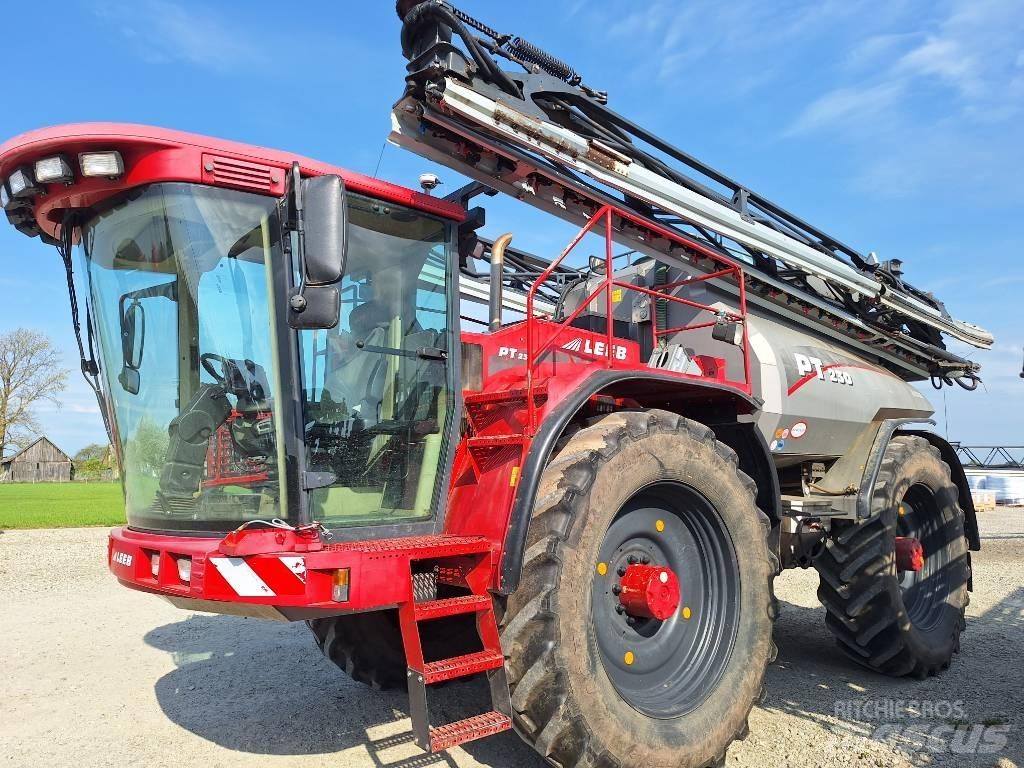 Horsch Leeb PT 230 Samohybné postrekovače