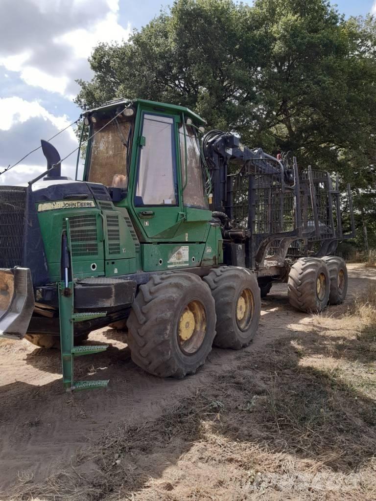 John Deere 1210 G Lesné traktory