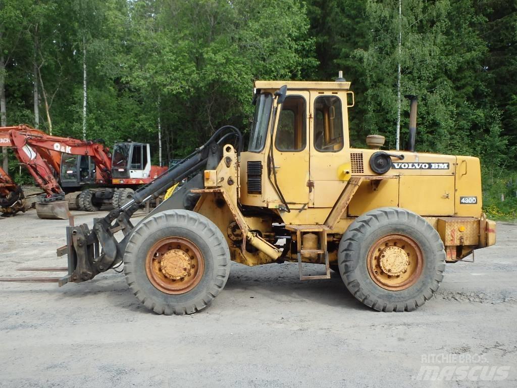 Volvo BM 4300 4x4 Kolesové nakladače