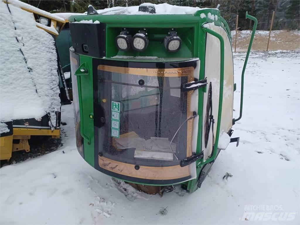 John Deere 1210e Kabíny a interiér