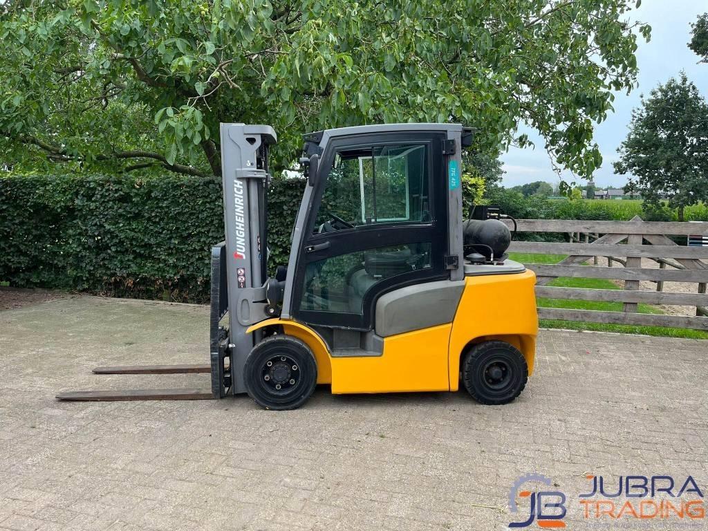 Jungheinrich TFG 425 LPG vozíky