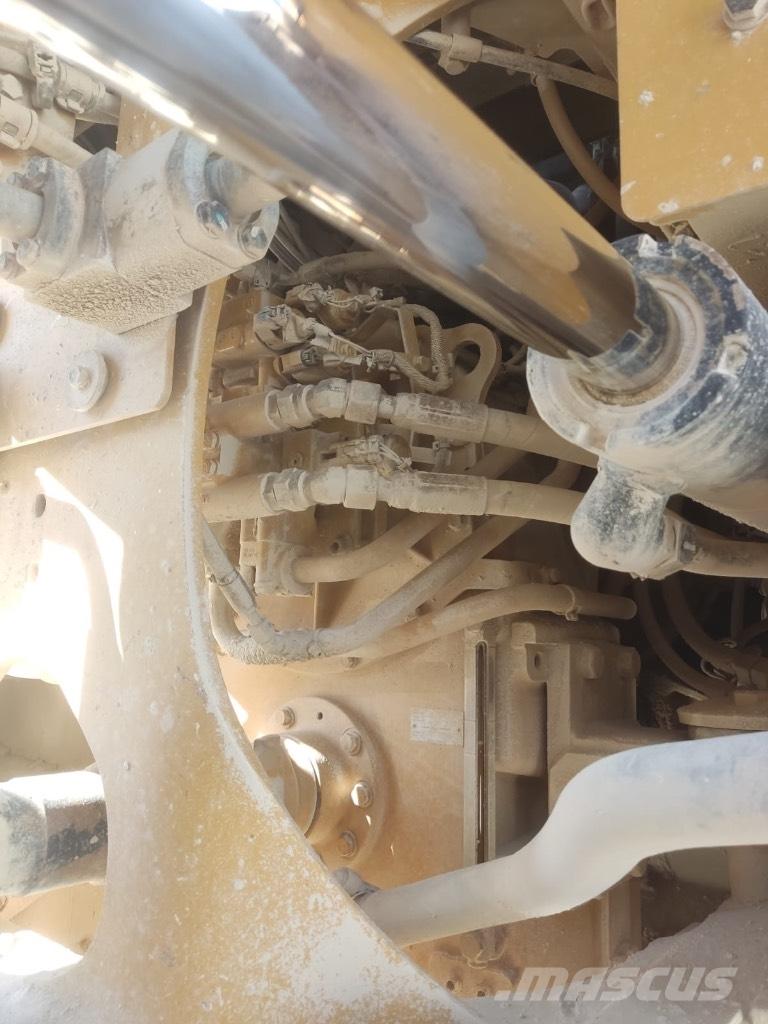 CAT 966 M Kolesové nakladače