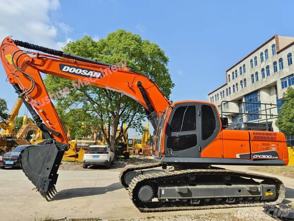 Doosan DX 300 Pásové rýpadlá