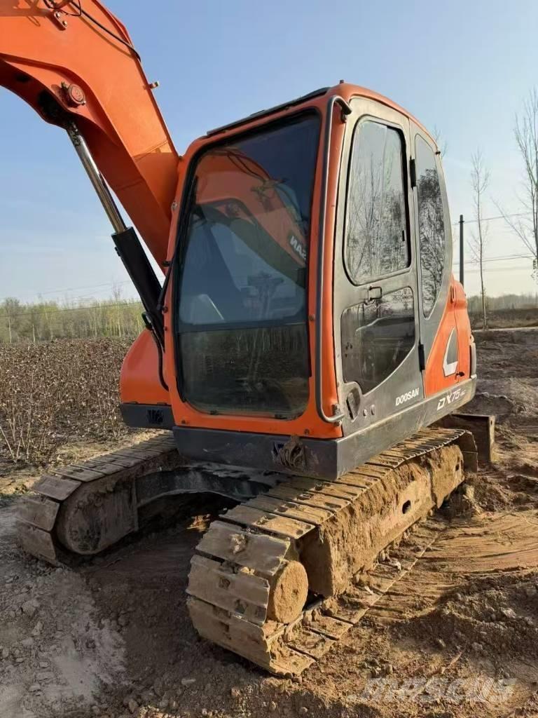 Doosan DX 75-9 C Pásové rýpadlá