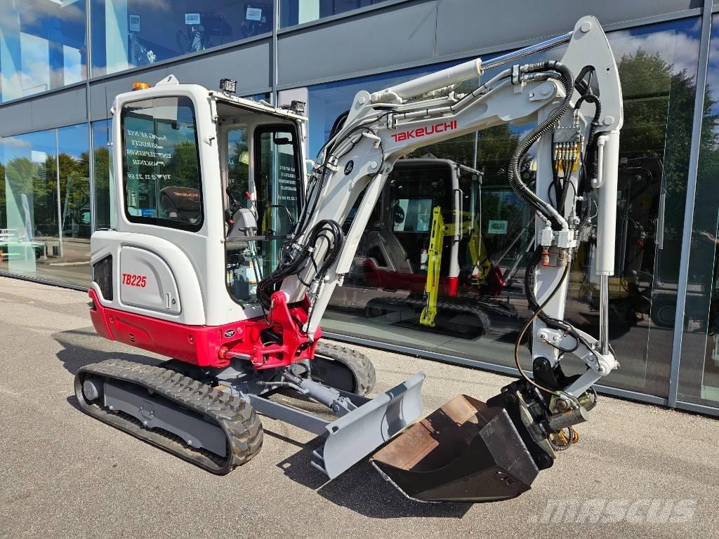 Takeuchi TB 225 Mini rýpadlá < 7t