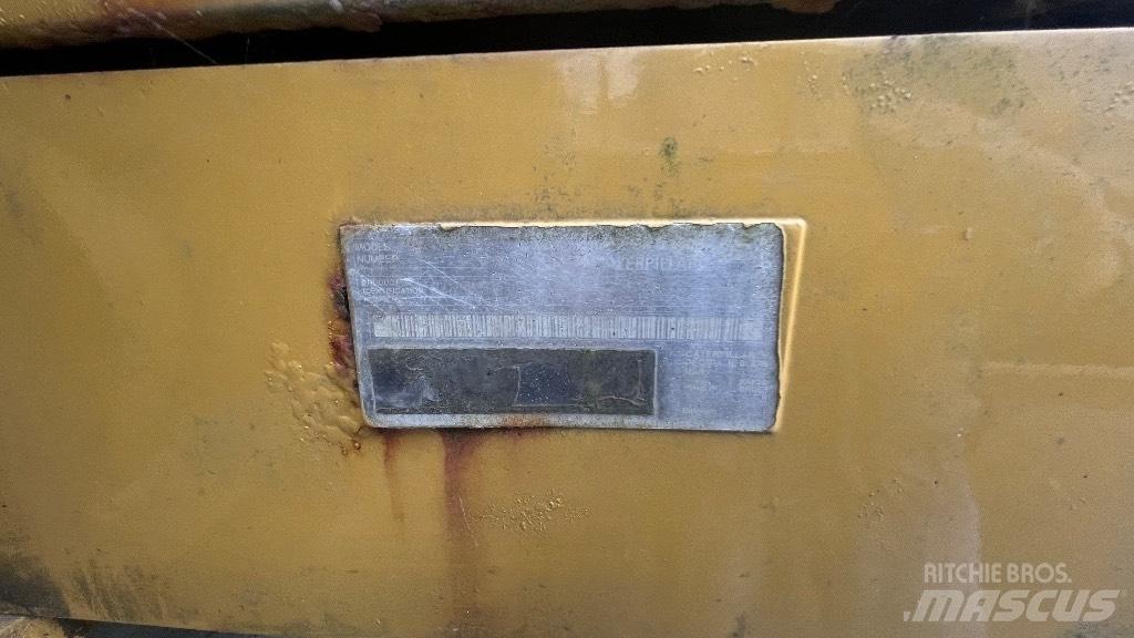 CAT 324 D L Pásové rýpadlá