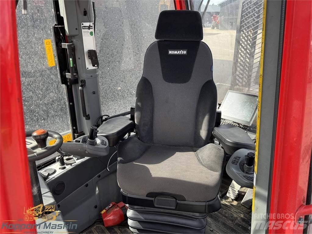Komatsu 895 Lesné traktory