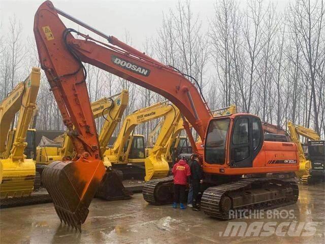 Doosan DX300LC Pásové rýpadlá