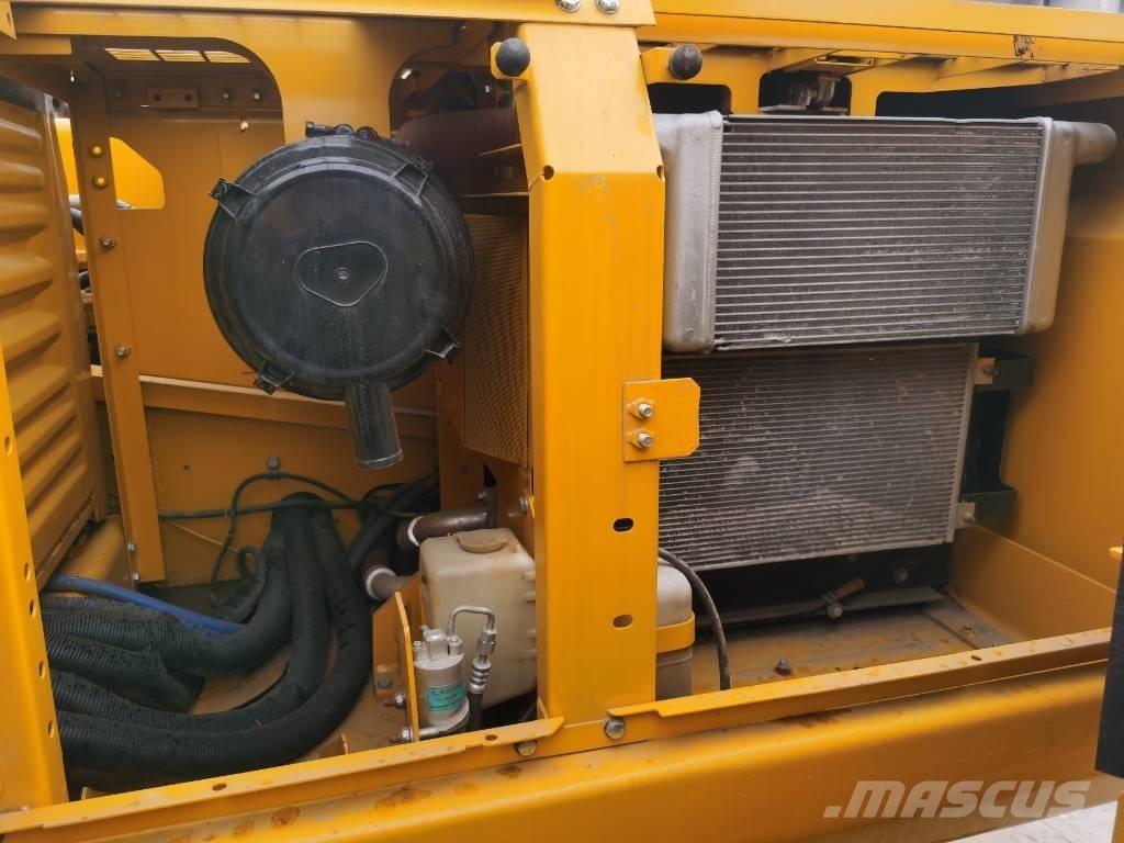 Komatsu PC220-7 Pásové rýpadlá
