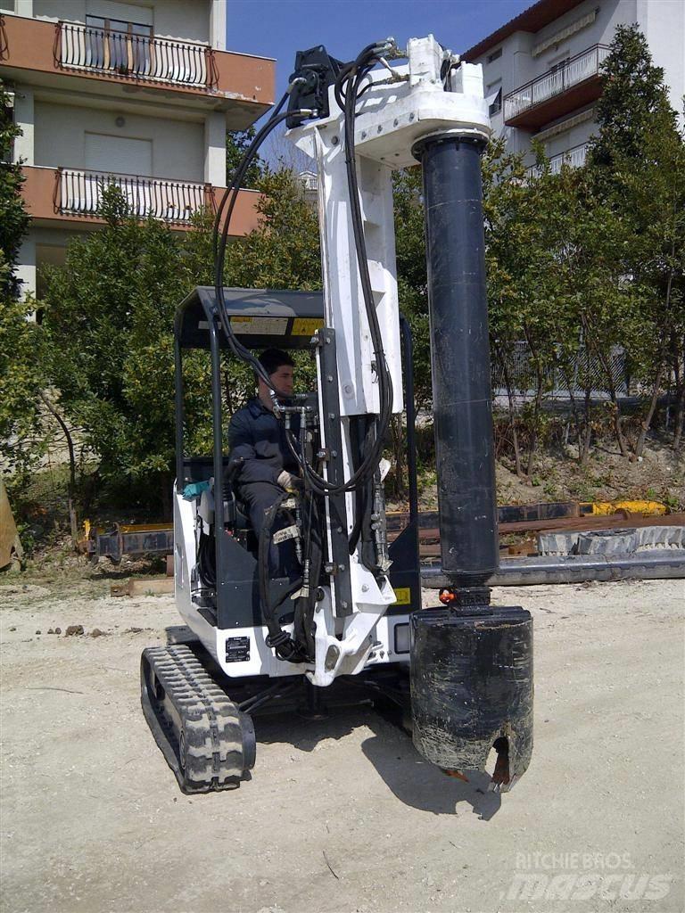 Tescar CF1 Pilierovej žeriav