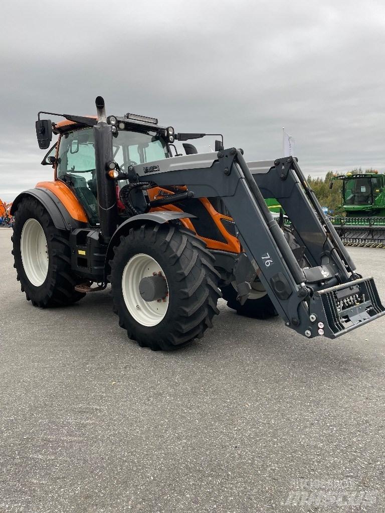 Valtra T 174 Traktory