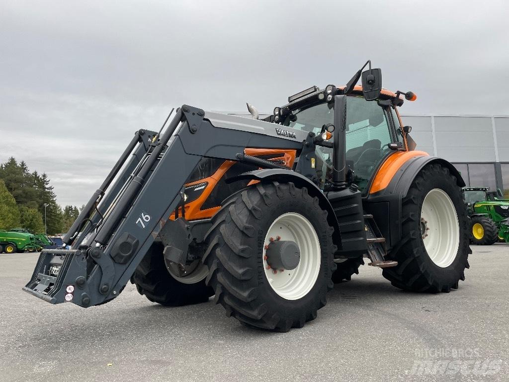 Valtra T 174 Traktory