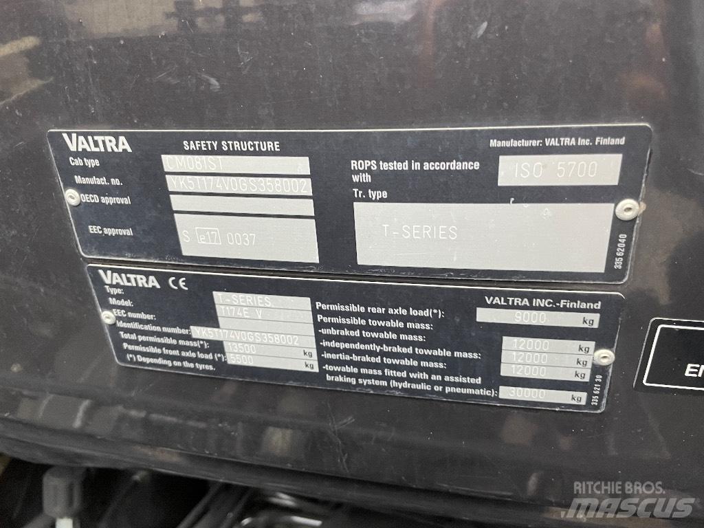 Valtra T 174 Traktory