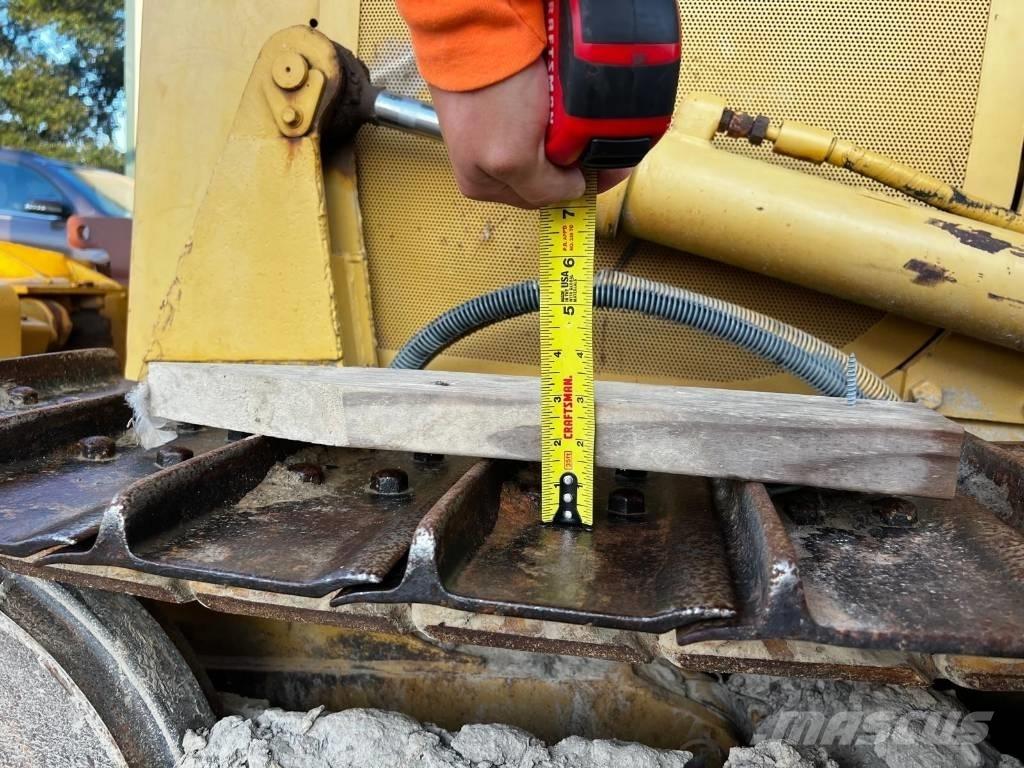 CAT D 3 B Pásové dozéry