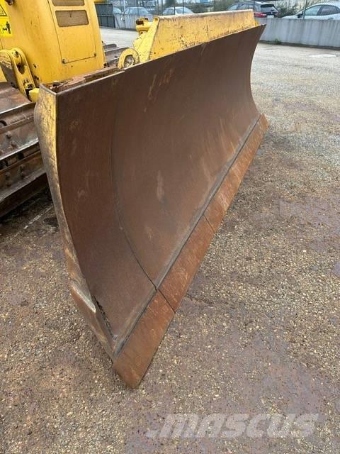 Komatsu D 61 PXI-23 Pásové dozéry