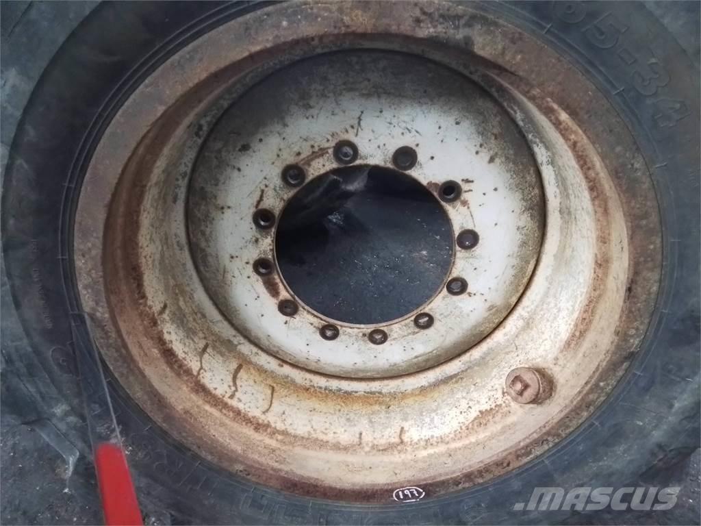 Valmet 836 20x34 Pneumatiky, kolesá a ráfiky